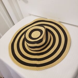 J. Crew Floppy Sun Hat, 100% Paper Straw, Resortwear, Beachwear Poolside Stylish